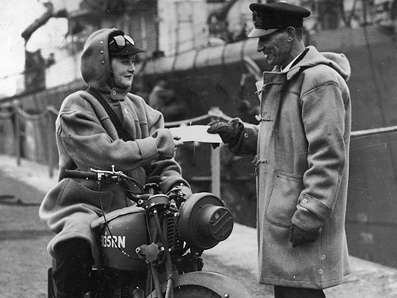 Британские моряки в дафлкотах