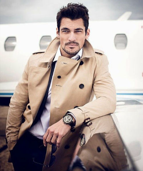 Образ с расстегнутым тренчкотом