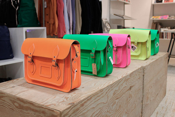 Разноцветные сумки сэтчел