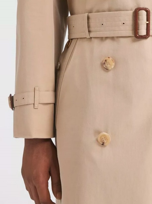 Ремешок на рукаве тренчкота